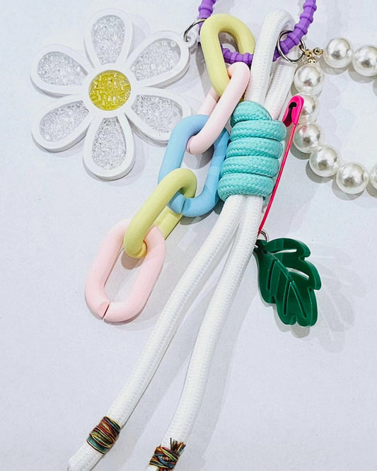 DAISY SAFETY PIN KEYCHAIN