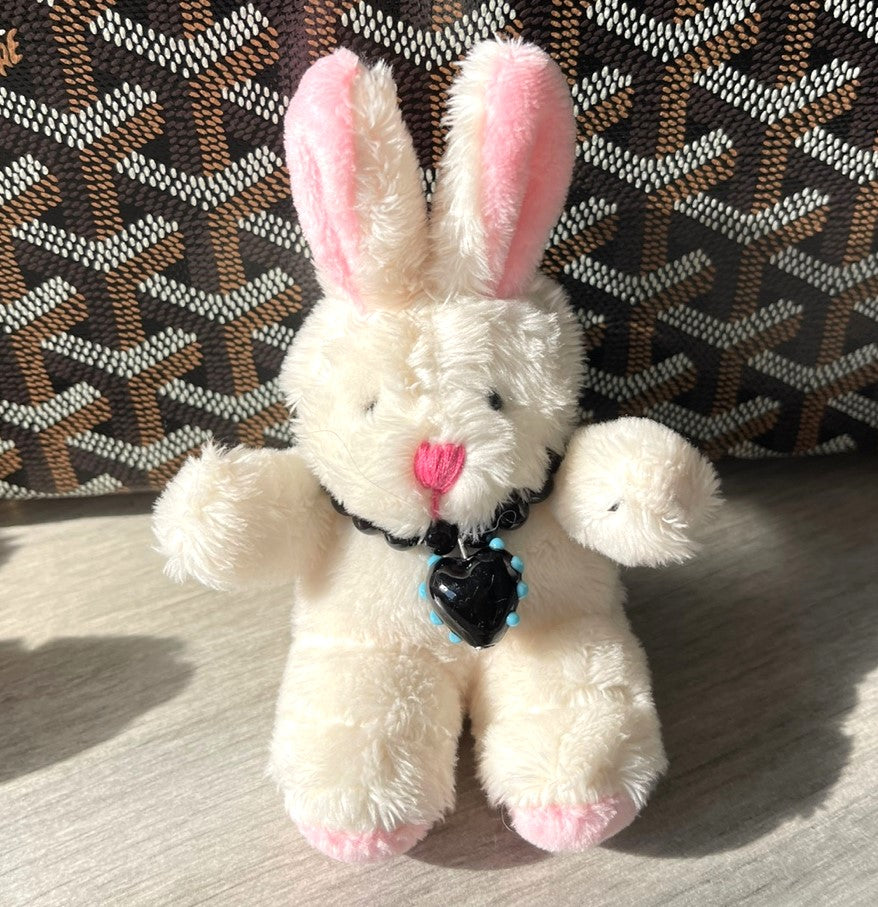 BLACK HEART BUNNY KEYCHAIN