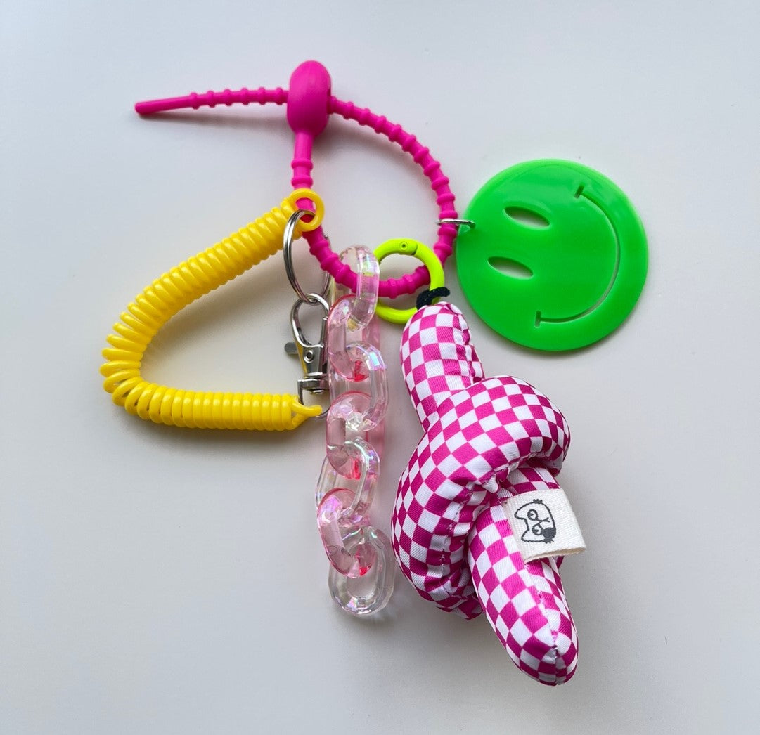 SMILEY KNOT KEYCHAIN